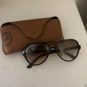 Like new ray ban aviator Cats 5000 Classic!!
